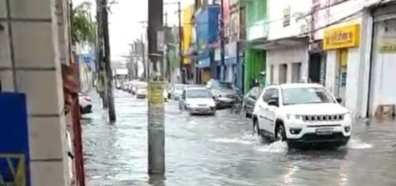 Defesa Civil registra 41 ocorrências; veja pontos de alagamento