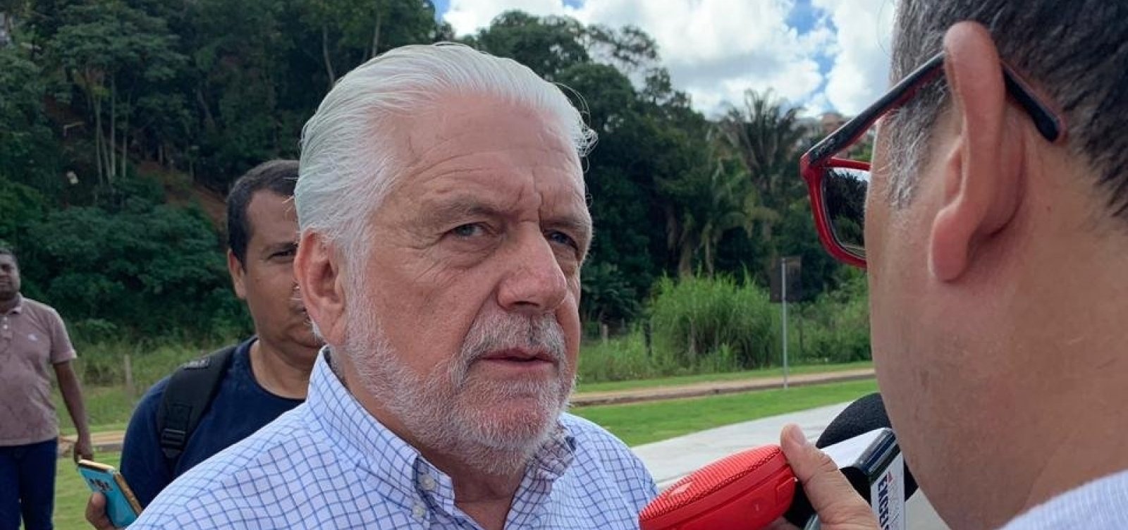 Bolsonaro tem que ter 'responsabilidade' e Neto 'pagará o preço' por apoiá-lo, diz Wagner