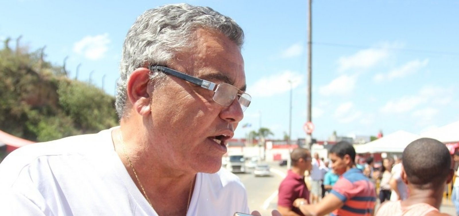 'Saem as crianças e chegam os homens', diz Paulo Carneiro sobre eleição no Vitória
