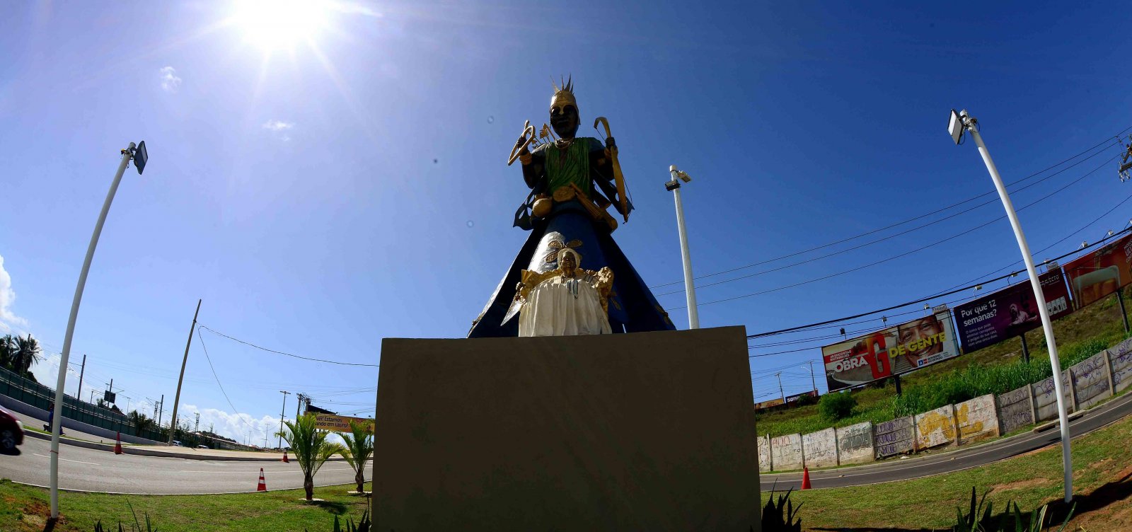 Homem posta vídeo criticando escultura de Mãe Stella; MP apura intolerância