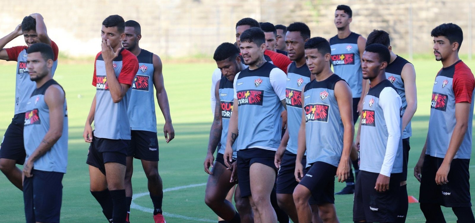 Vitória anuncia dispensa e afastamento de atletas