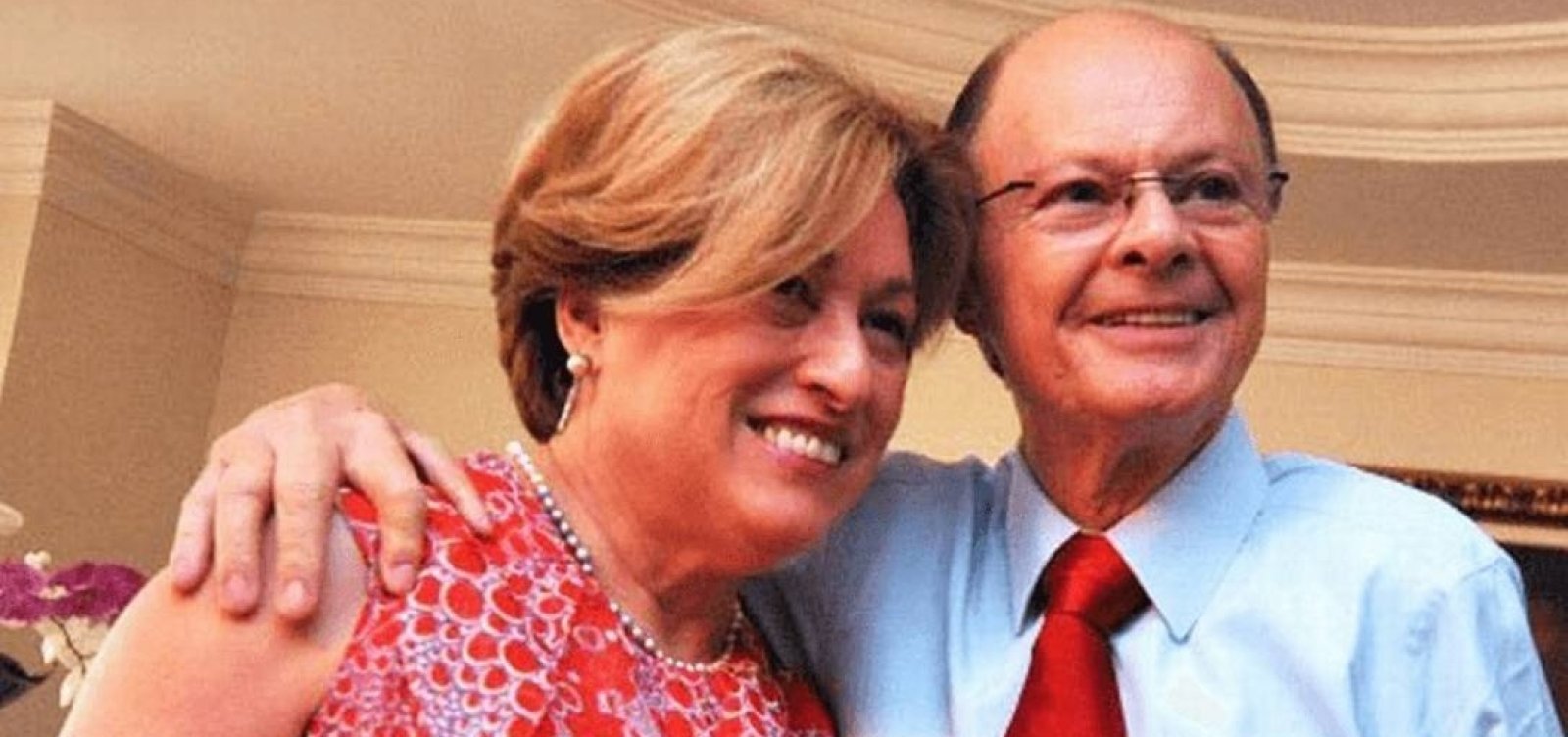 Ministro de Bolsonaro renova passaportes de Edir Macedo e mulher
