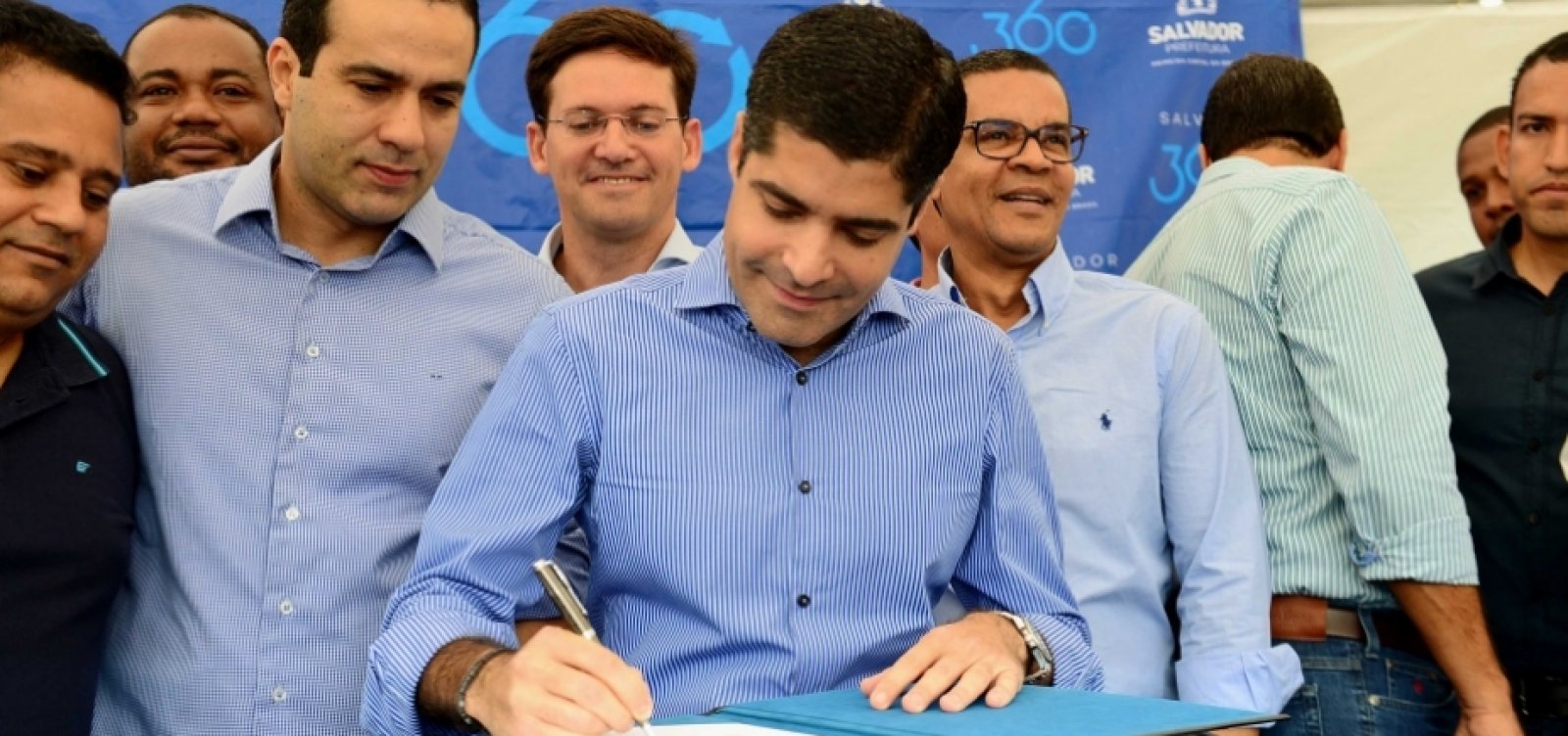 Neto sanciona minirreforma na Prefeitura de Salvador