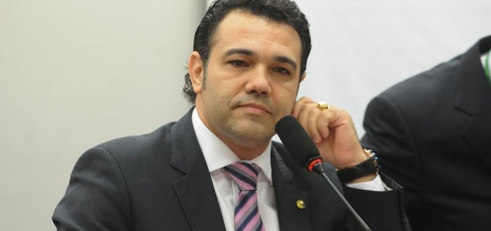Feliciano pede impeachment de Mourão por curtir publicação criticando Bolsonaro