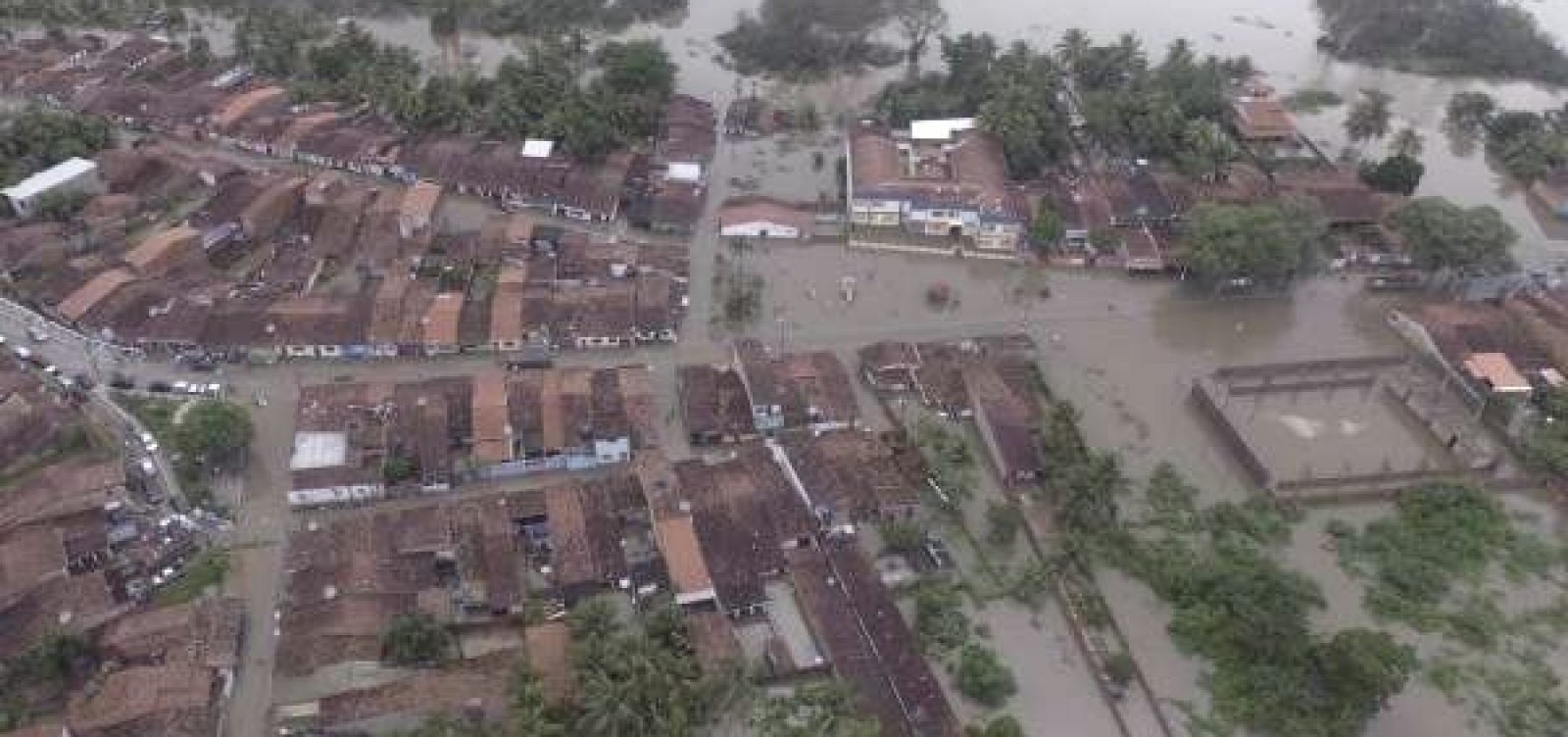 Chuva deixa milhares de pessoas desabrigadas em parte do Nordeste 