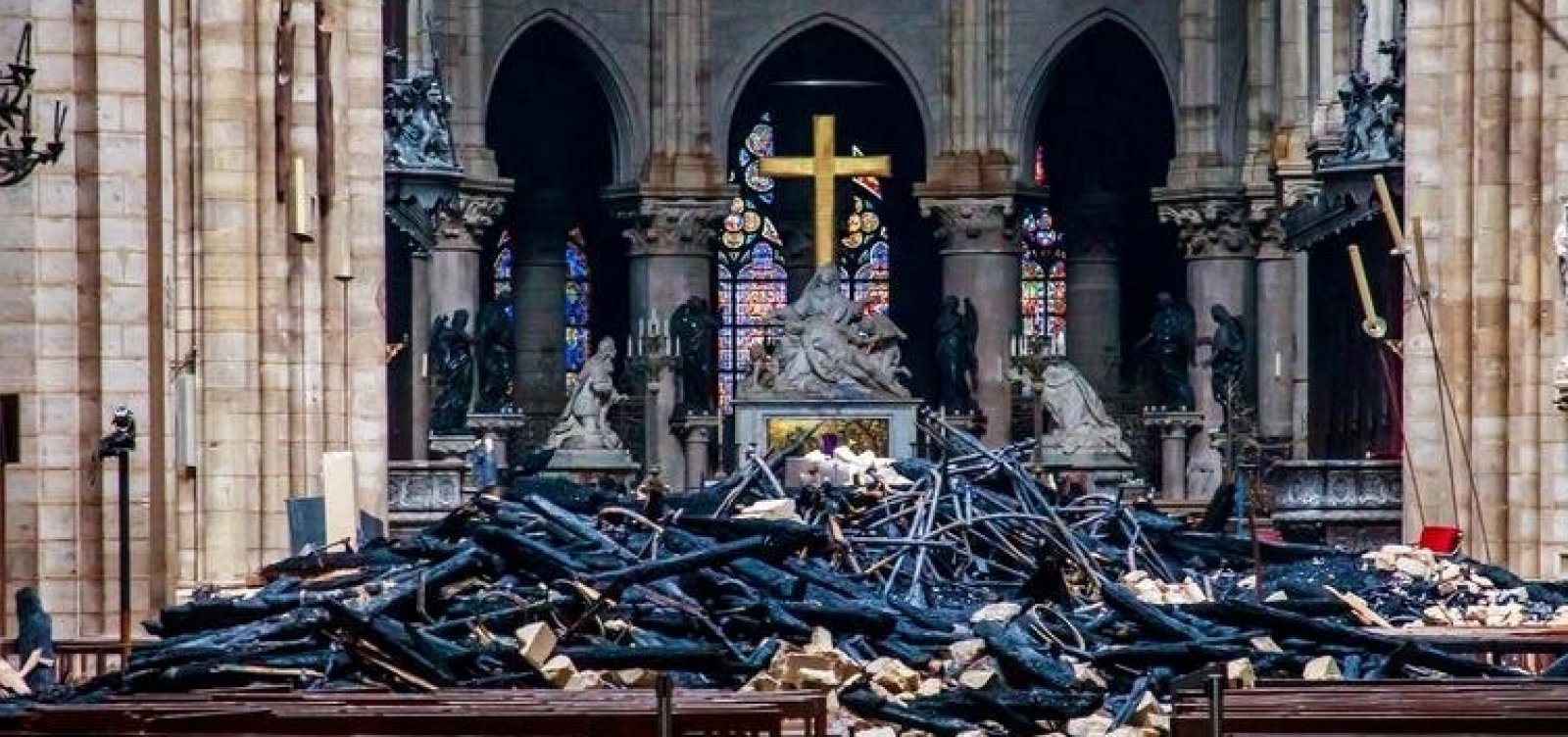 Começam obras na catedral de Notre-Dame