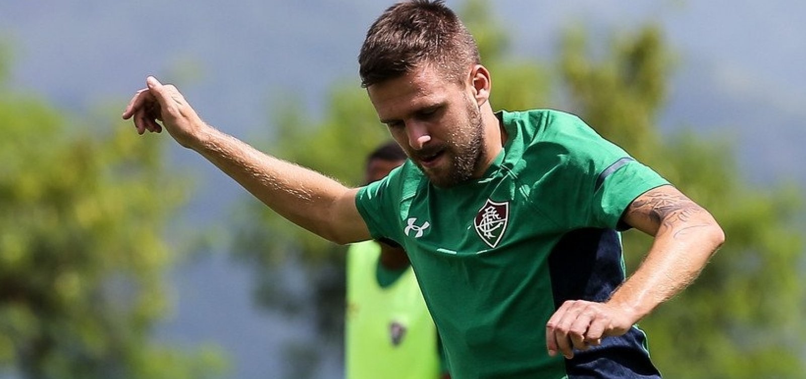 Bahia anuncia a contratação do lateral-direito Ezequiel