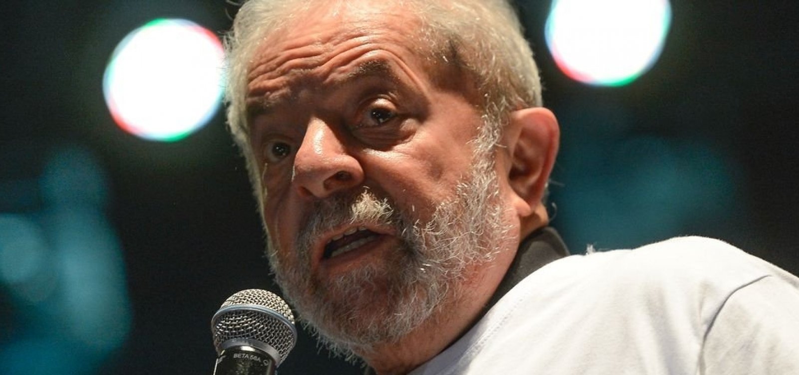 Lula diz que Brasil é governado por 'bando de maluco'