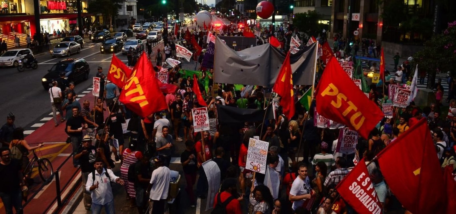 Centrais sindicais aprovam anúncio de greve geral contra a reforma da Previdência