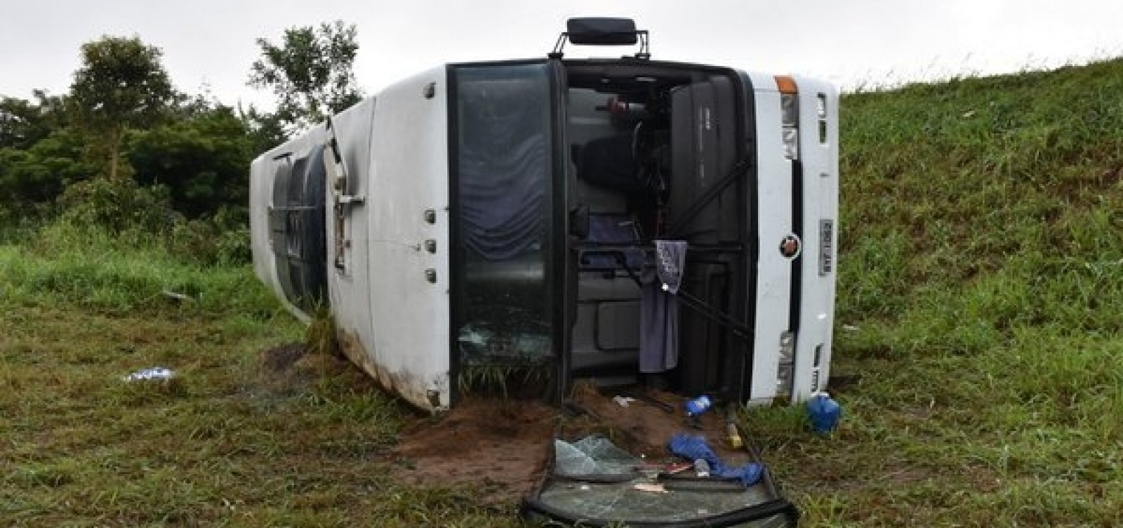 Ônibus com torcedores do Corinthians sofre acidente na Bahia 