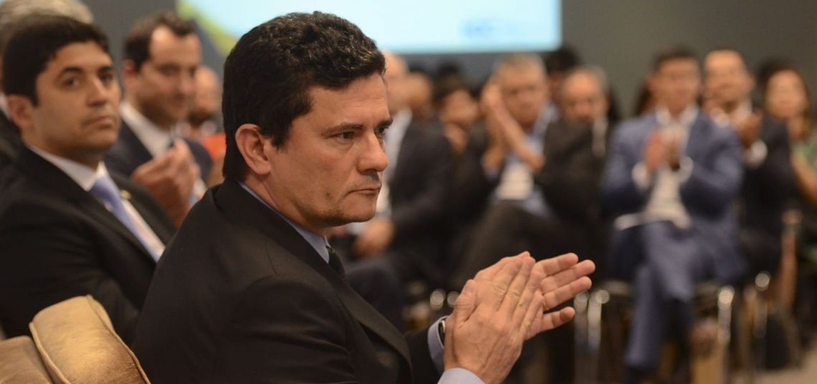 Bolsonaro volta atrás e diz que Coaf continua com Moro