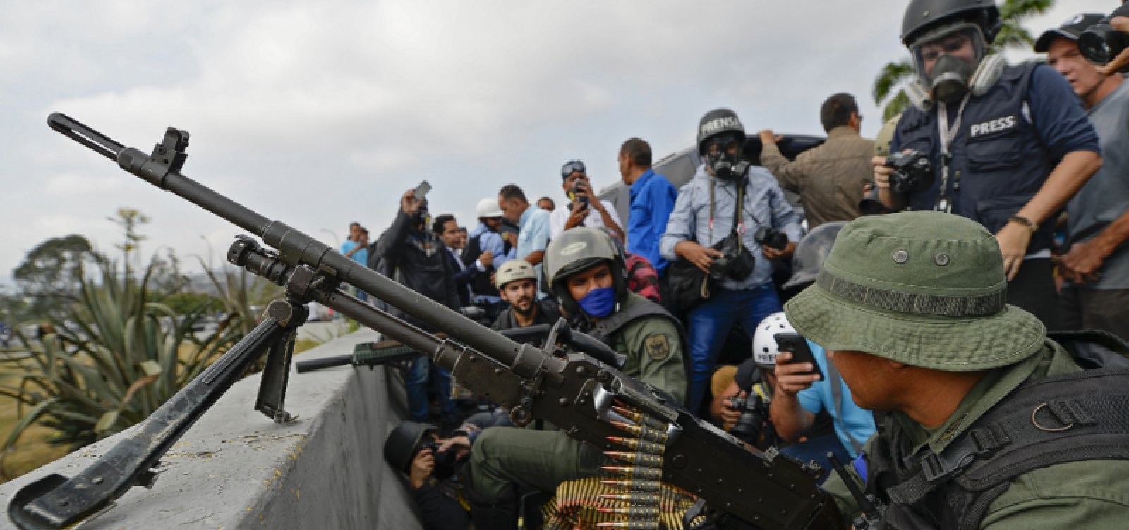 Brasil autoriza asilo a 25 militares venezuelanos em embaixada