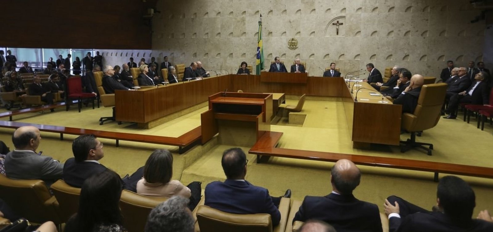 TCU pede suspensão de compra de lagostas e vinhos pelo STF