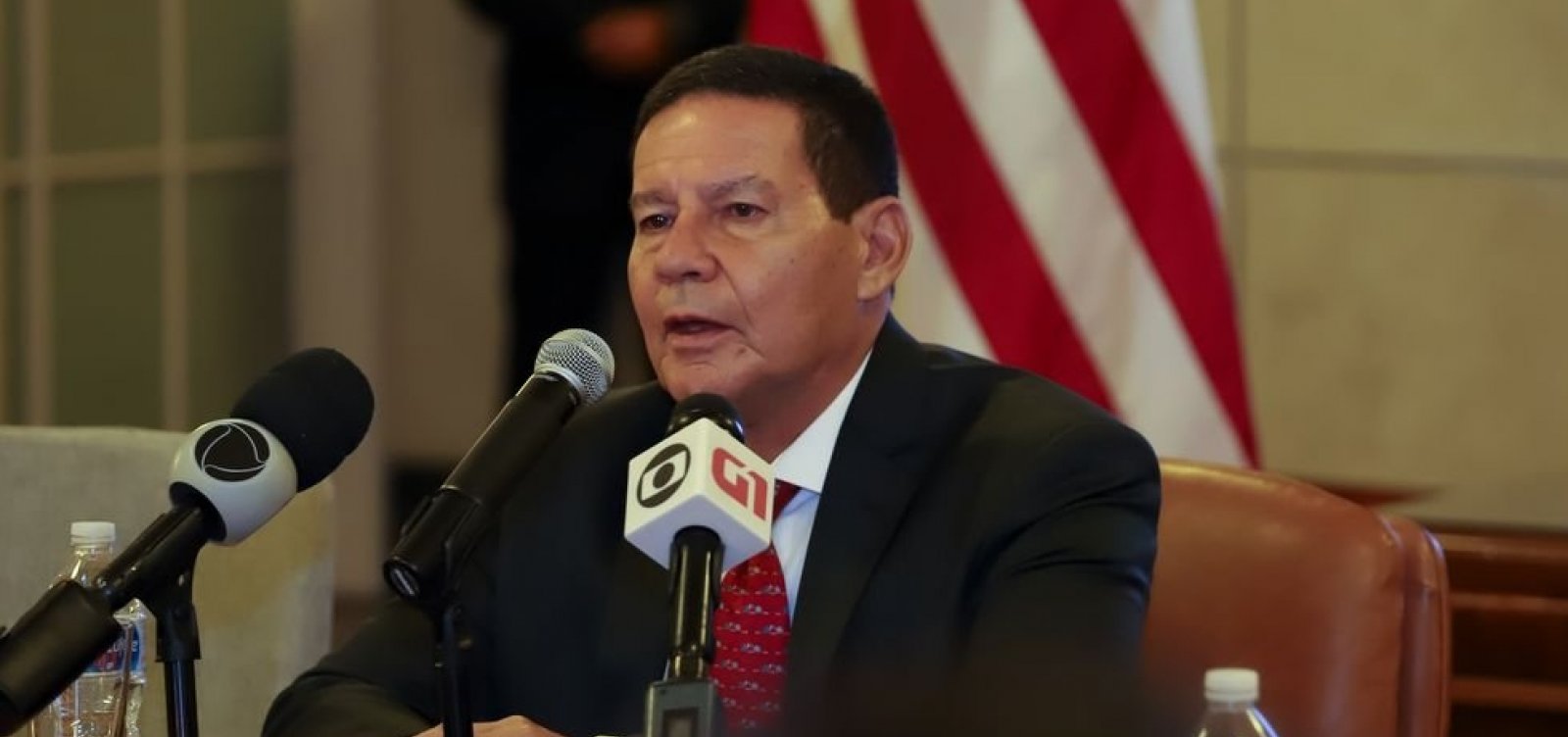 Decisão de Guaidó de tentar derrubar governo não foi a melhor, diz Mourão