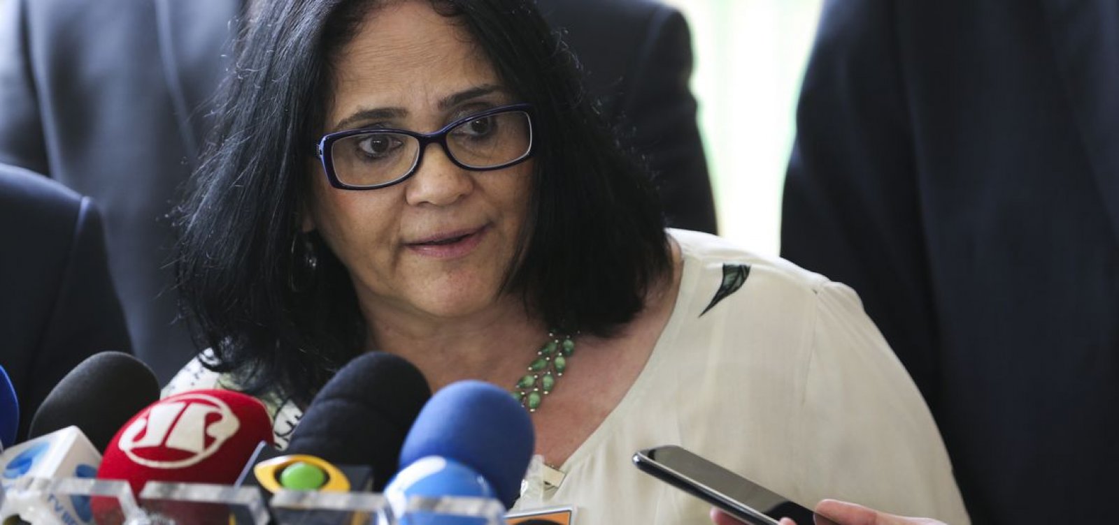 Ministra da Mulher, Família e Direitos Humanos, Damares Alves pede demissão 