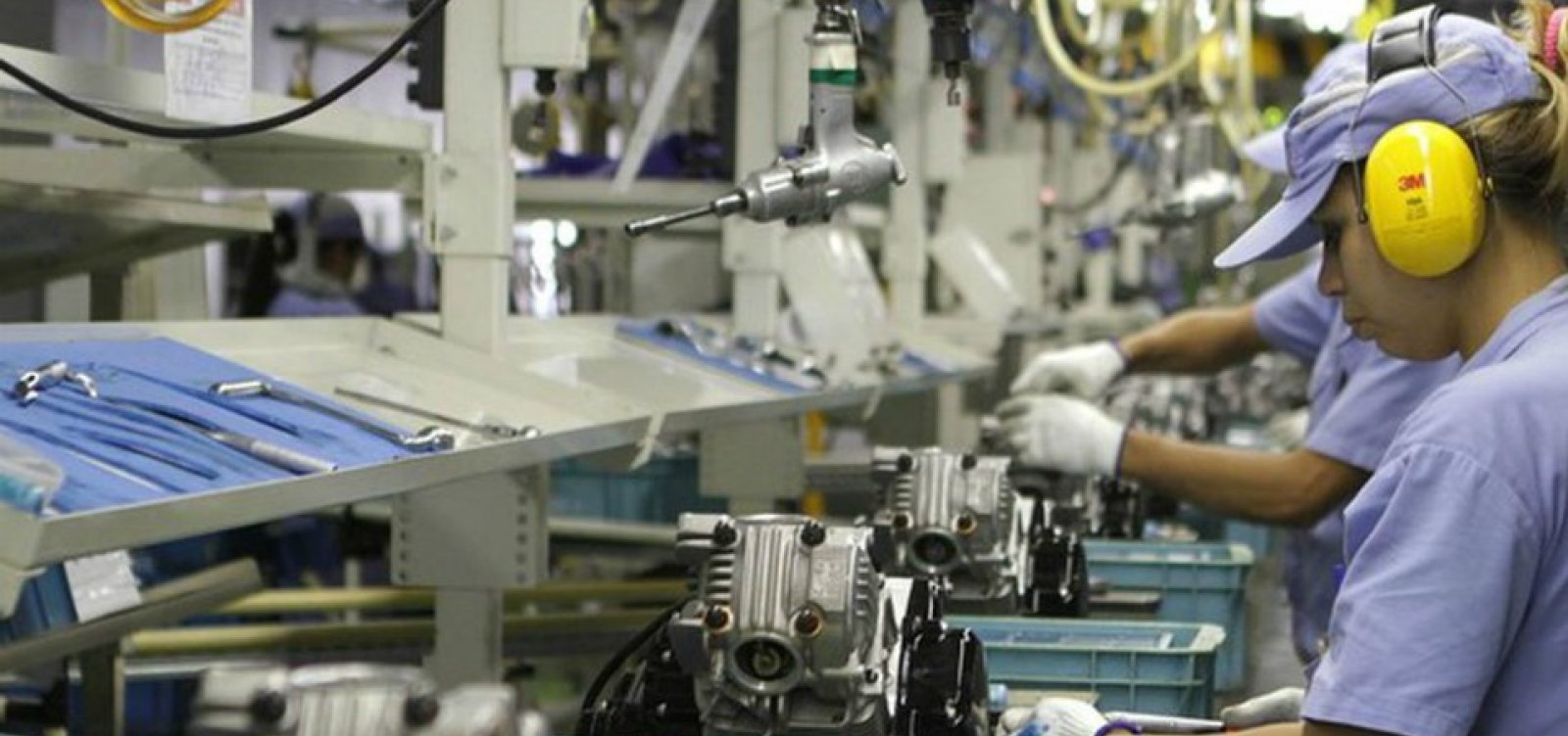 Produção industrial cai 1,3% no mês de março, aponta IBGE
