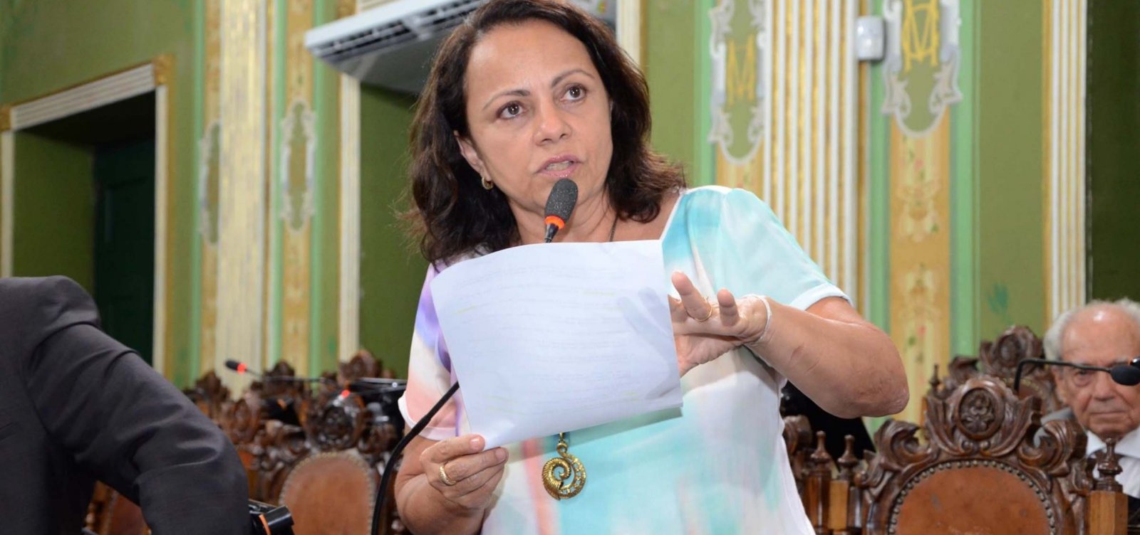 Aladilce Souza apresenta moção de repúdio contra corte de verbas da Ufba
