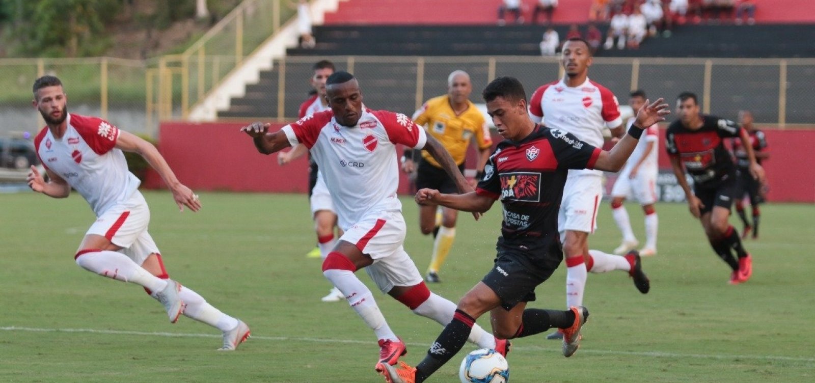 Vitória quebra tabu de 13 jogos e vence o Vila Nova por 2 a 1 no Barradão