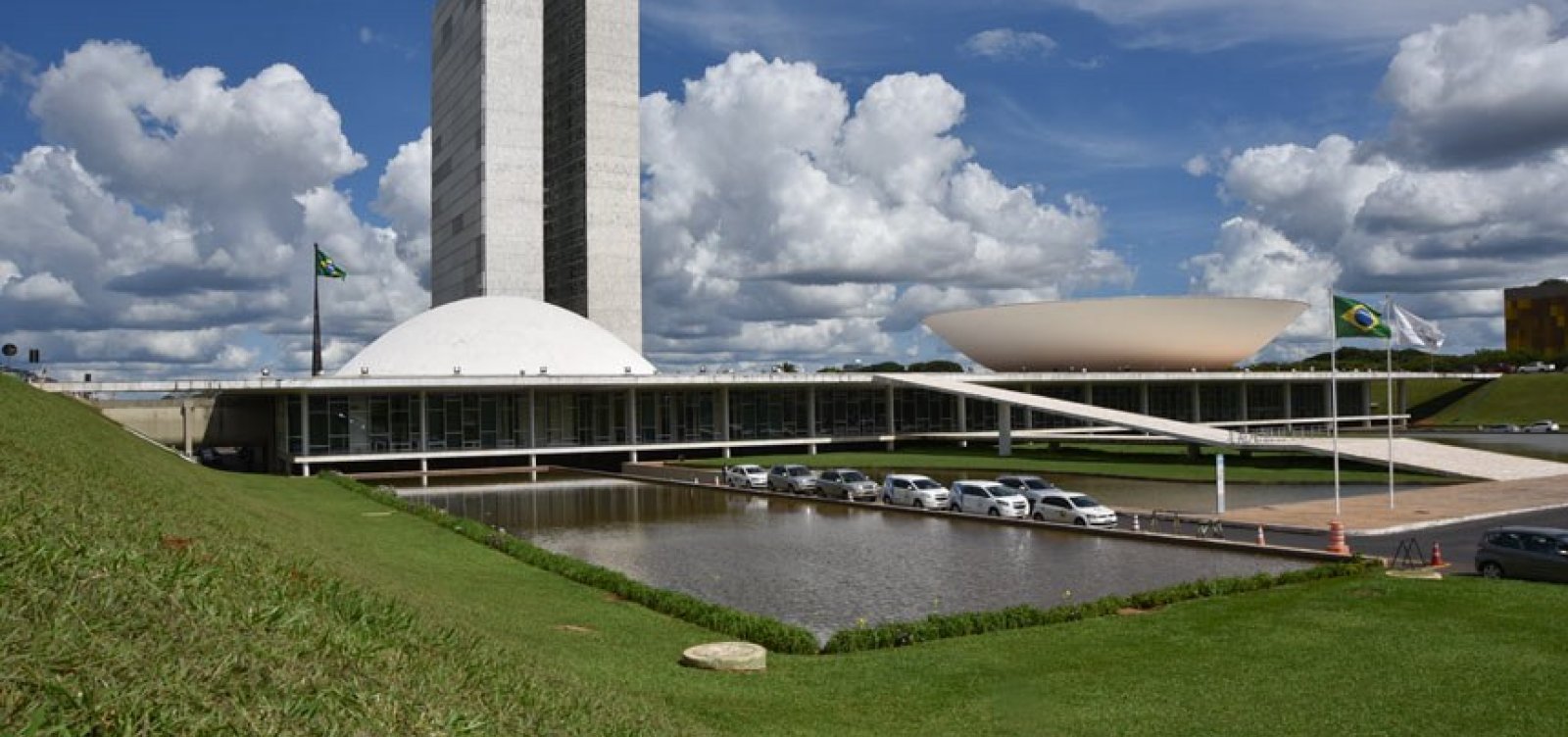Servidores em condições de se aposentar devem ficar em média mais 7 anos na ativa