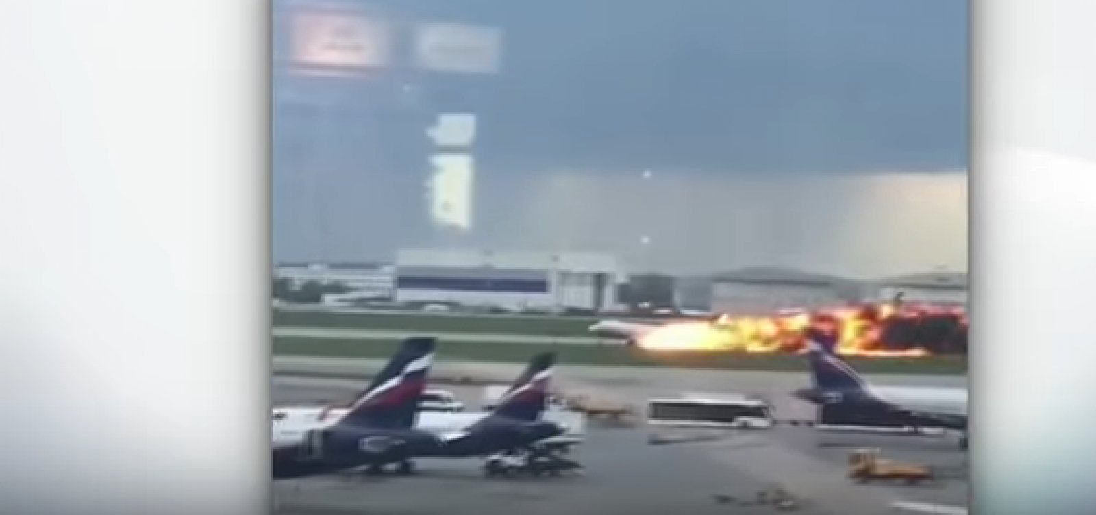 Caixas-pretas de avião que pegou fogo na Rússia são encontradas