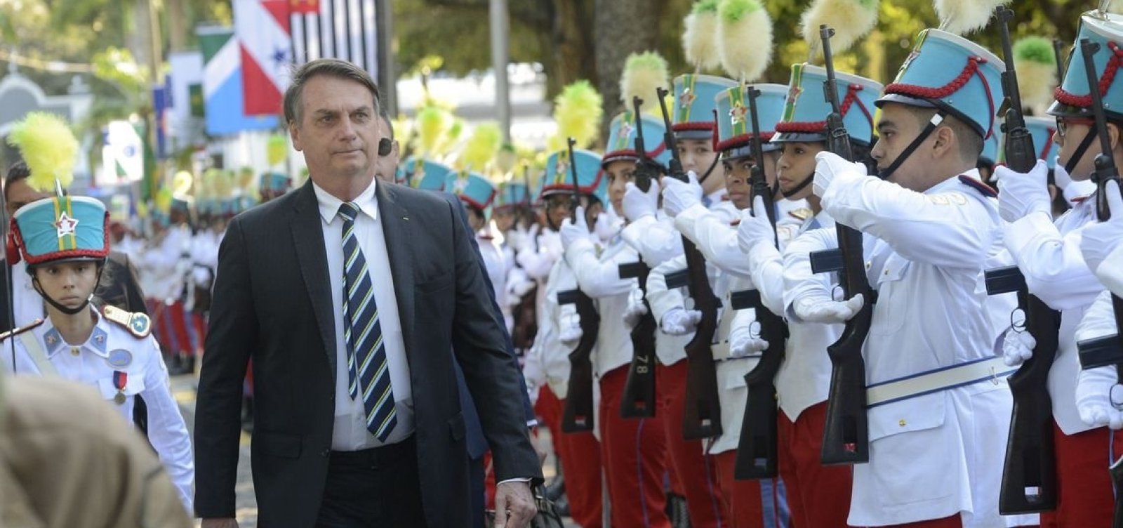 Bolsonaro diz que meta é implantar um colégio militar em cada capital