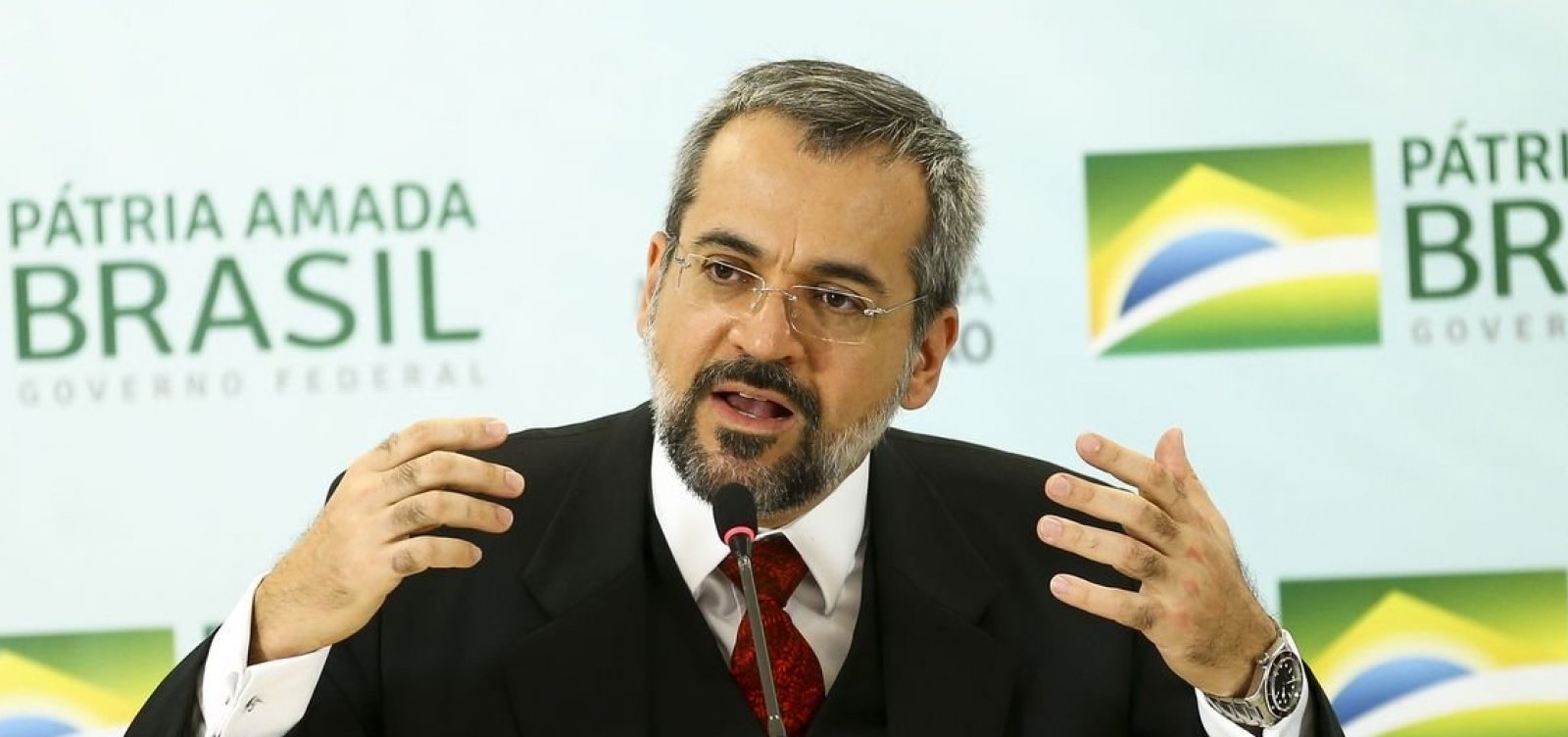 Ministro da Educação considera cortes "contingenciamento"