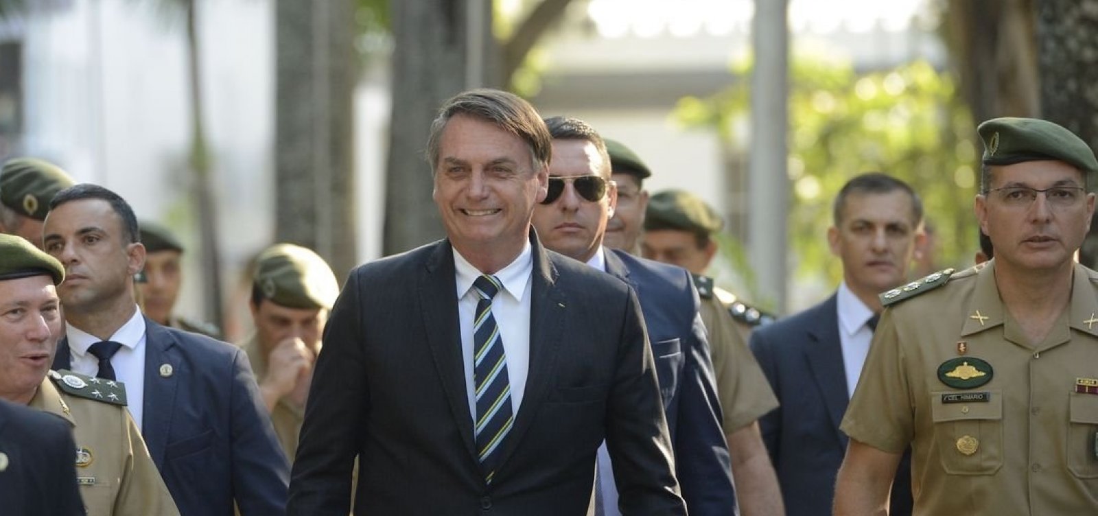 Bolsonaro assina decreto que muda regras sobre uso de armas e munições