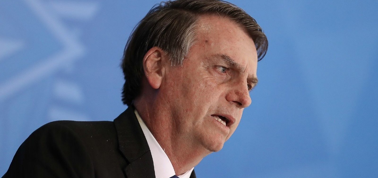 Decreto de Bolsonaro facilita porte de armas para políticos eleitos e caminhoneiros