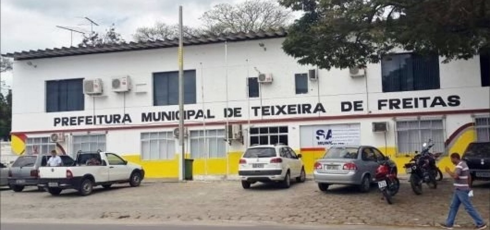 Justiça bloqueia R$ 3 milhões em contas da prefeitura de Teixeira de Freitas