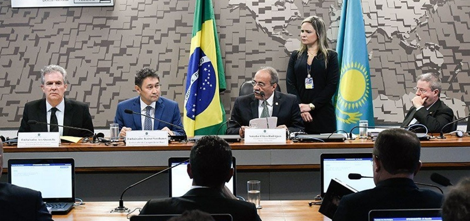 Embaixador do Cazaquistão no Brasil diz que quer intensificar relações entre os dois países