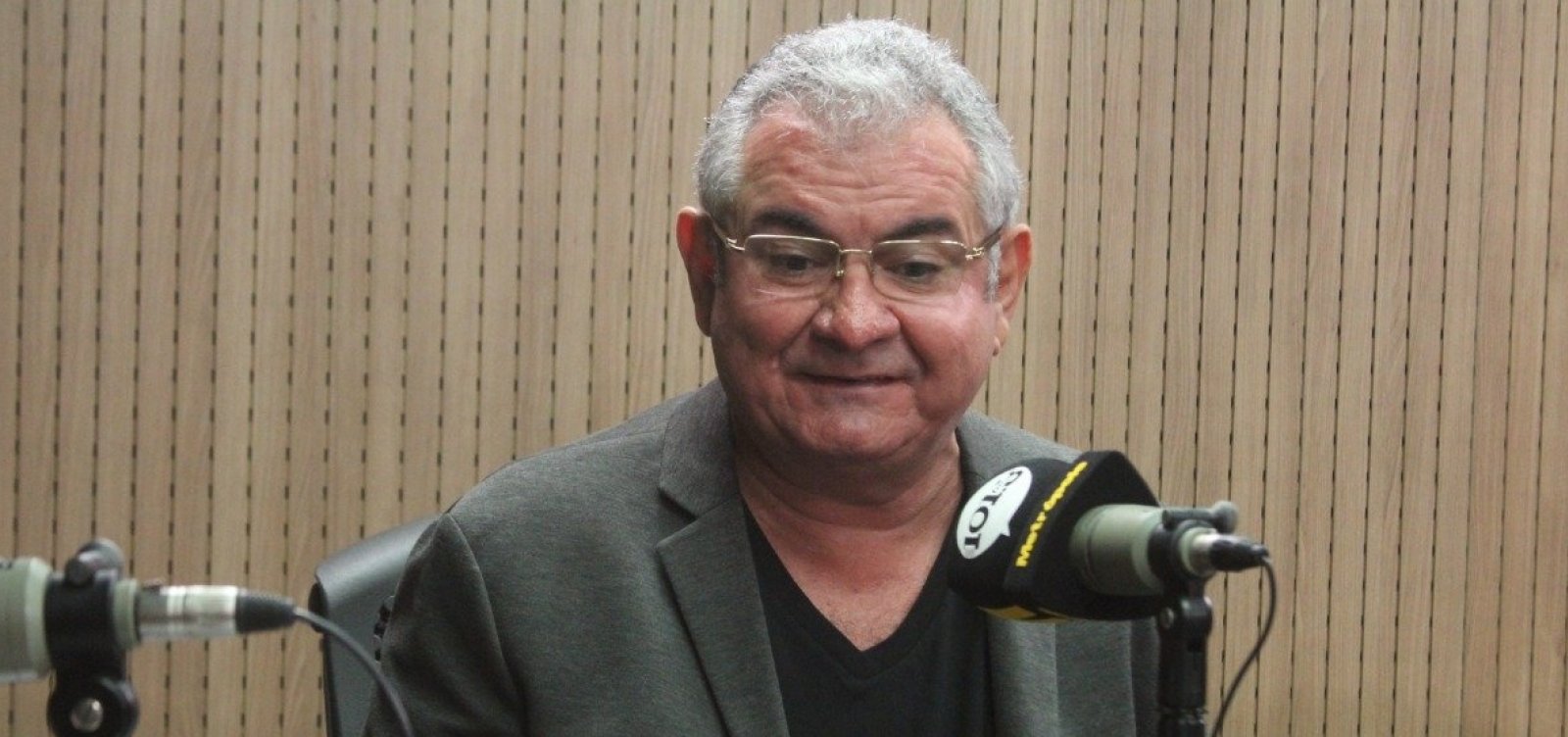 Governo Bolsonaro parece ‘futrica de interior’, alfineta Angelo Coronel