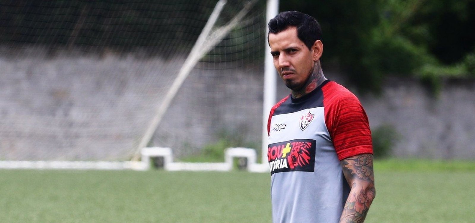 Zagueiro Victor Ramos pede para deixar o Vitória