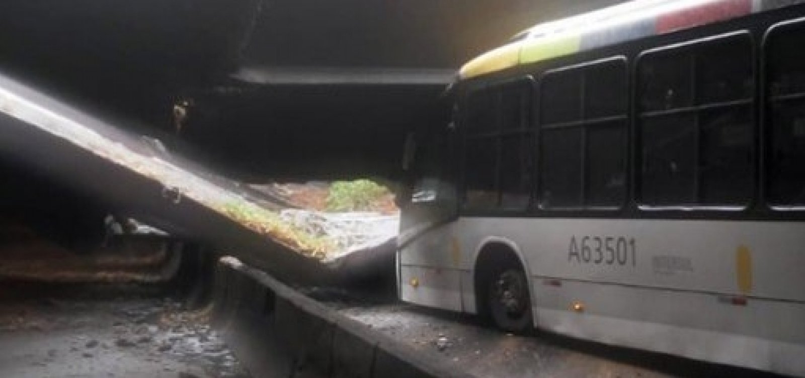 Túnel é fechado após desabamento no Rio de Janeiro