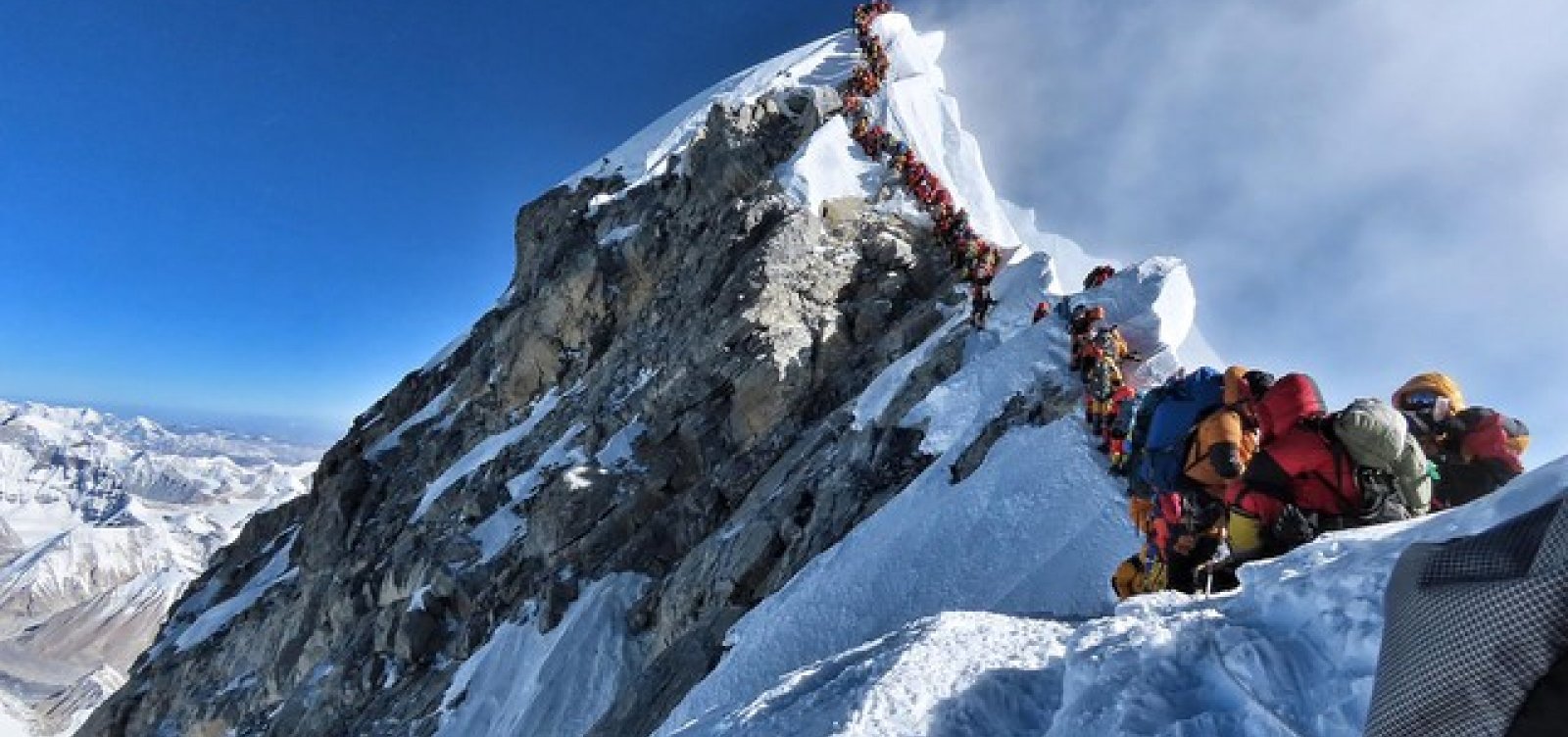 Mais dois alpinistas morrem no Everest este ano 