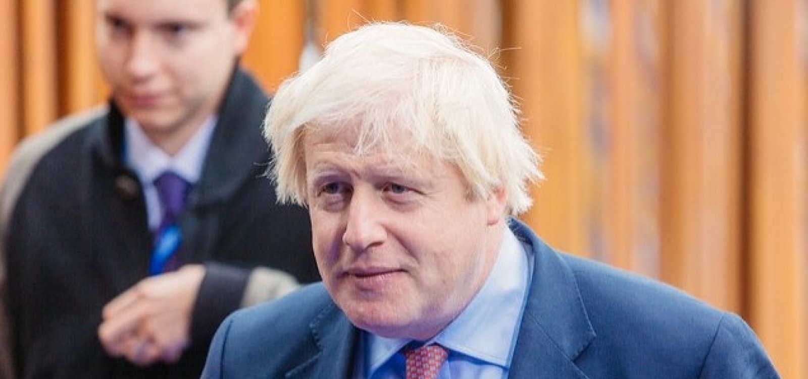 Boris Johnson diz que irá concorrer ao cargo de premiê britânico
