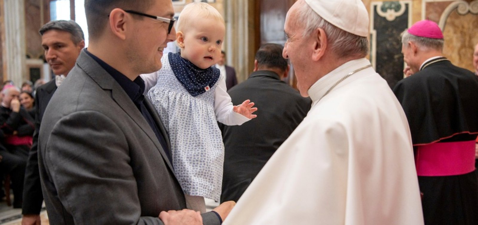 Papa critica diagnóstico pré-natal e aborto por má formação do feto