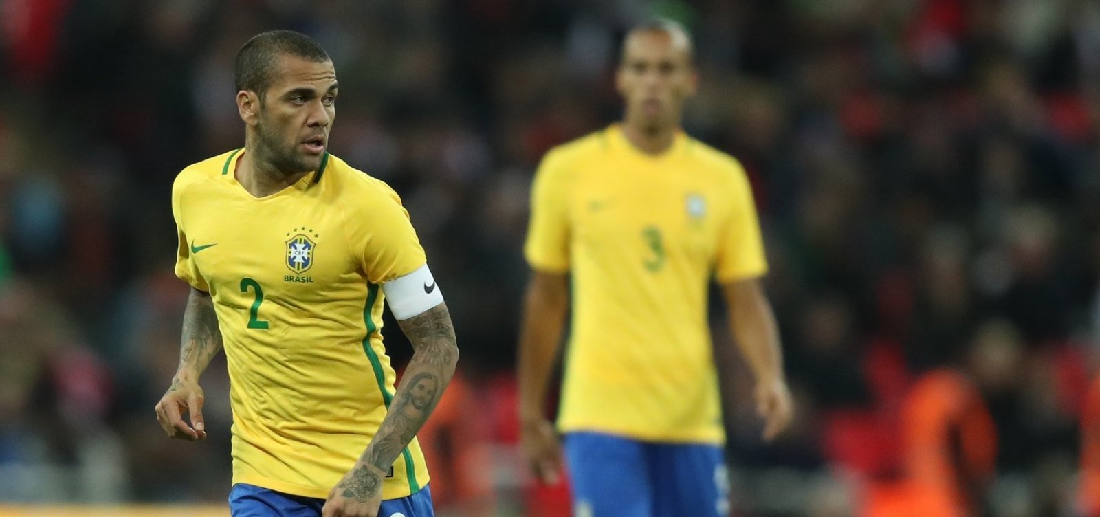Tite rejeita Neymar e define Daniel Alves como capitão da seleção
