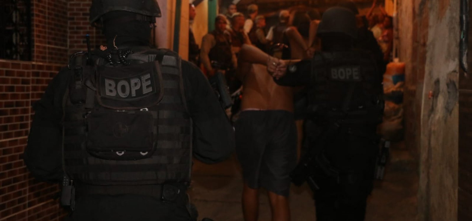 Seis pessoas são liberadas mais de 2h após serem feitas reféns em Santa Cruz