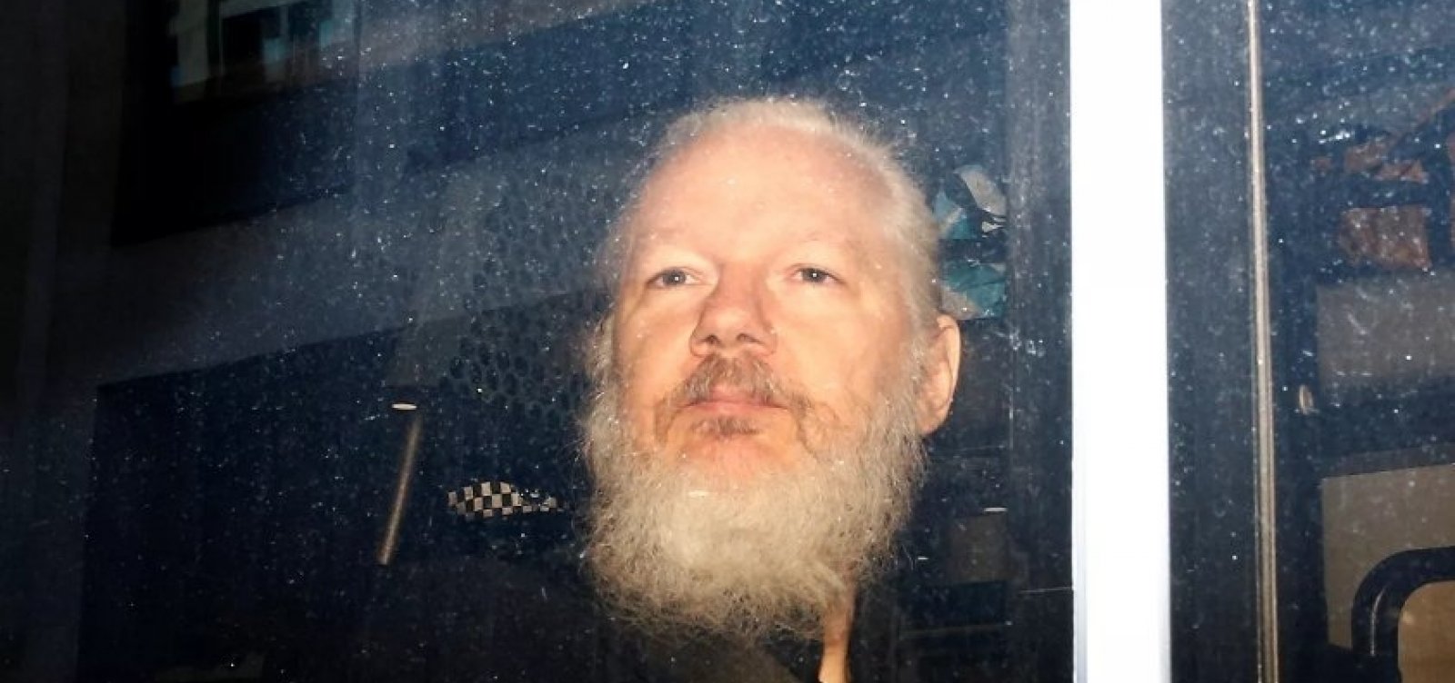 Audiência sobre extradição de Julian Assange é adiada