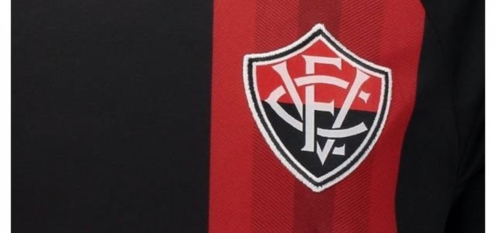 Loja vaza novos uniformes do Vitória; confira