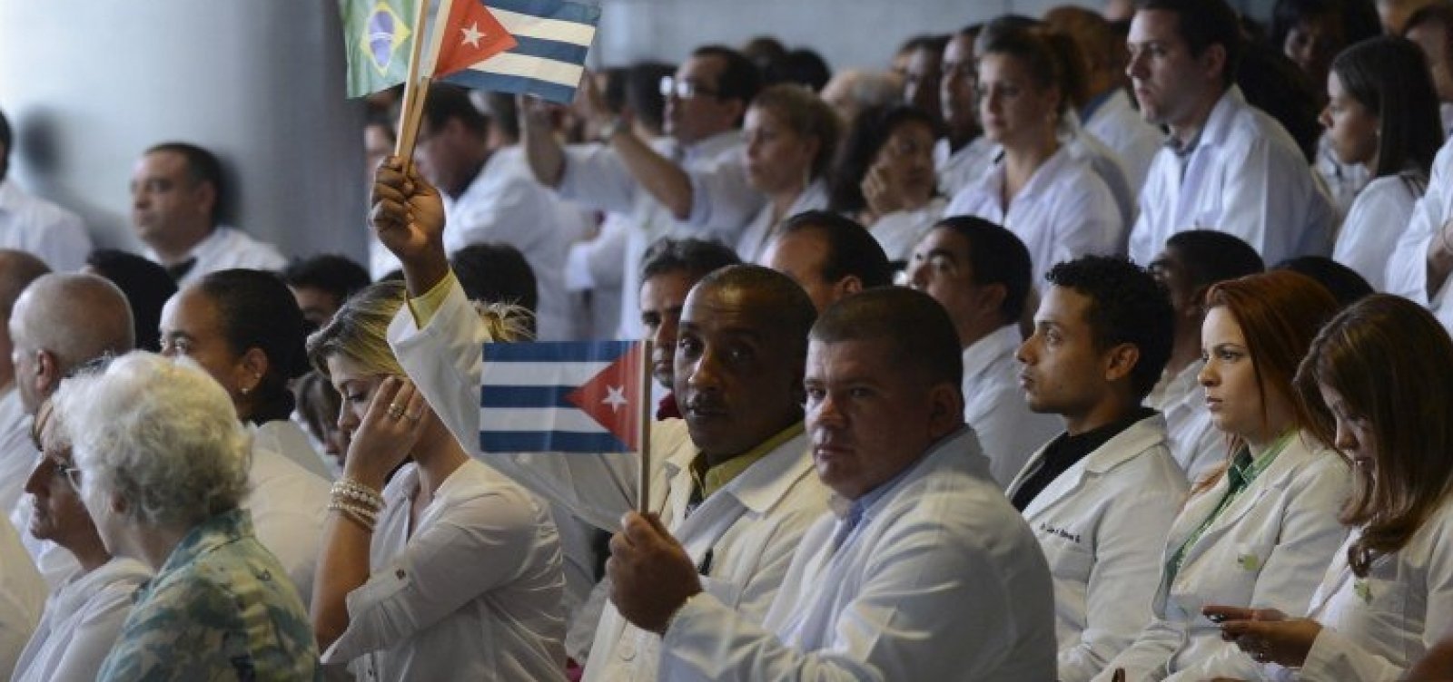 Ministério deve flexibilizar revalidação de diploma por médicos cubanos