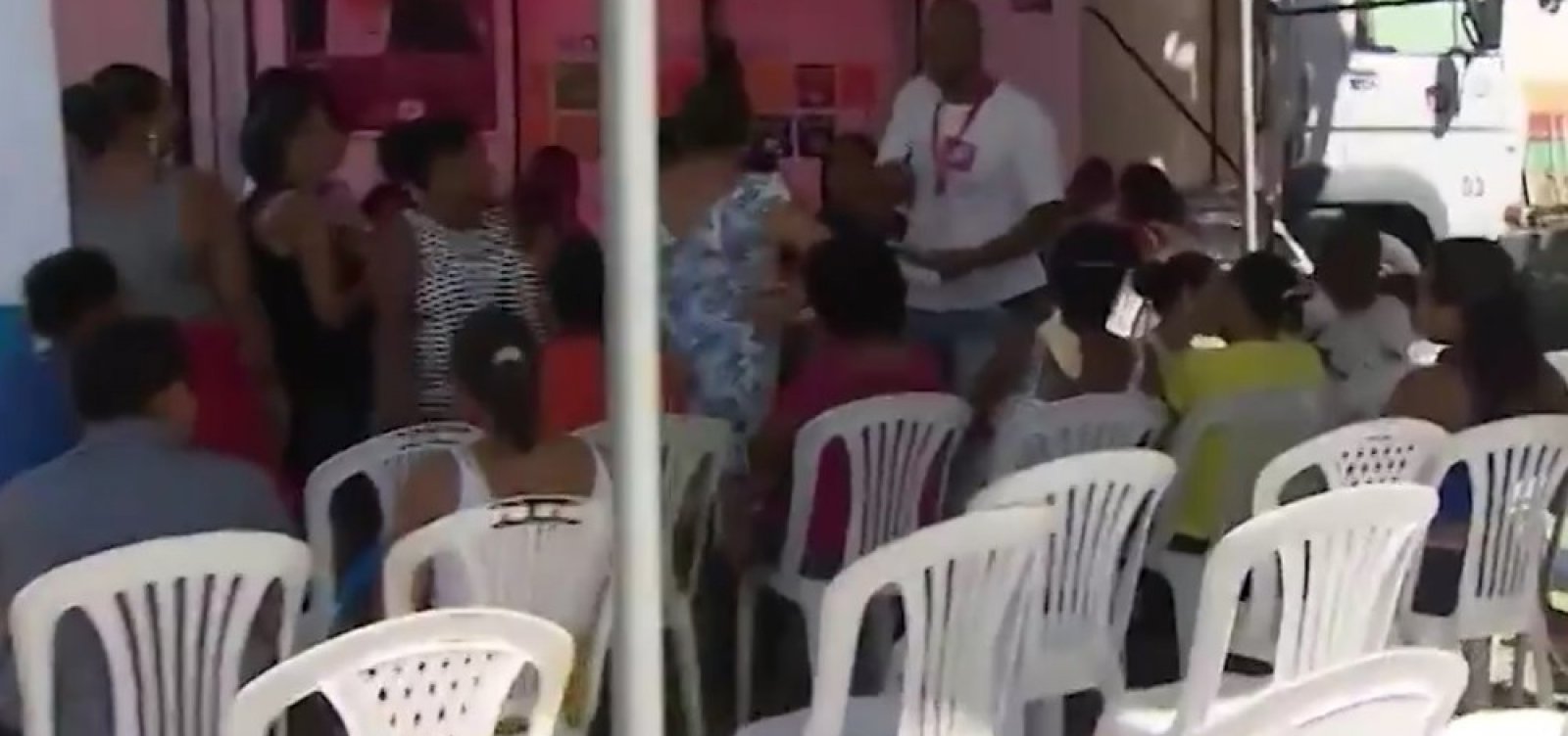 Mutirão oferece atendimento médico, oficinas, atividades físicas e outros serviços a mulheres em Pituaçu