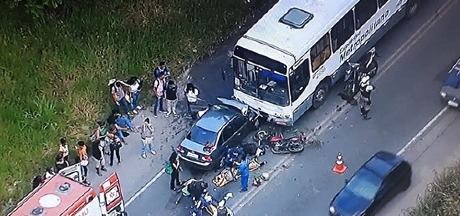 Batida deixa quatro feridos na Estrada do Derba