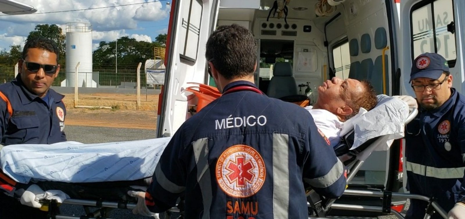 Agnaldo Timóteo sai do coma induzido e já respira sem ajuda de aparelhos
