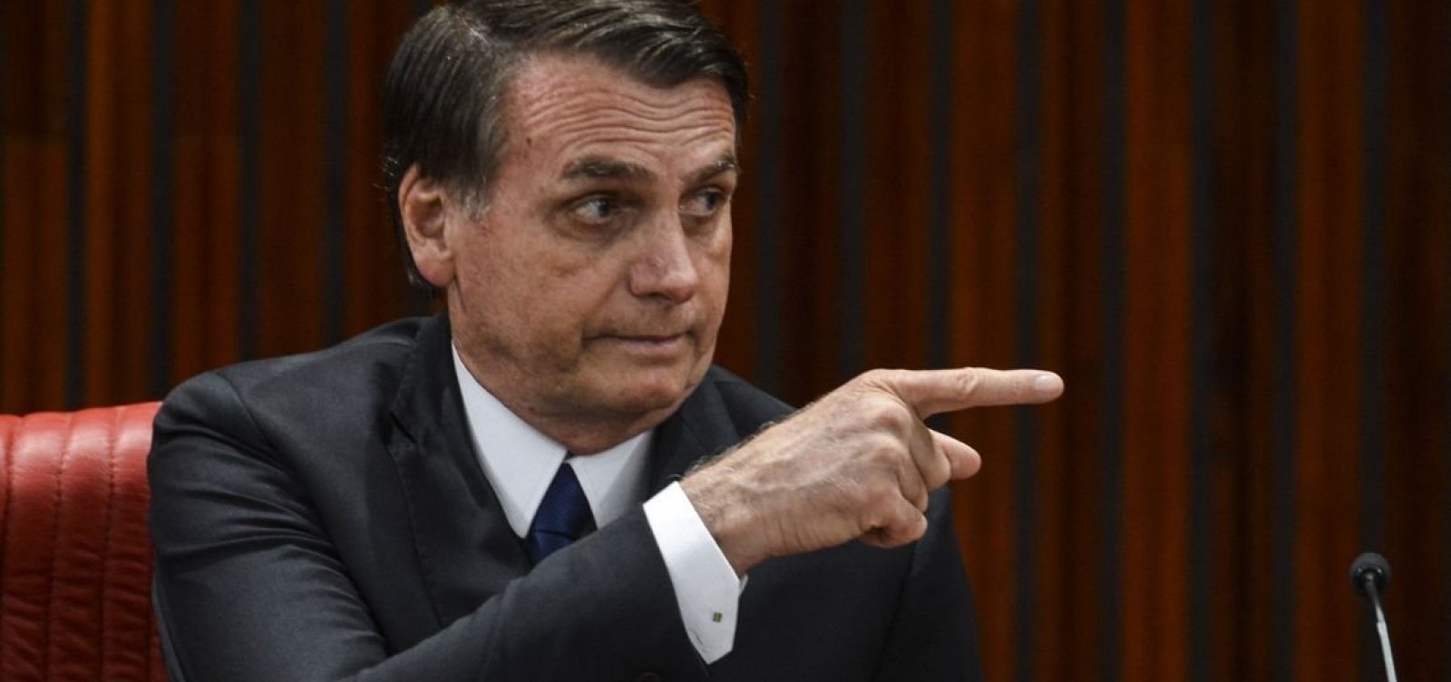 Bolsonaro perde mais apoio entre eleitor de 2º turno e mulheres, diz pesquisa