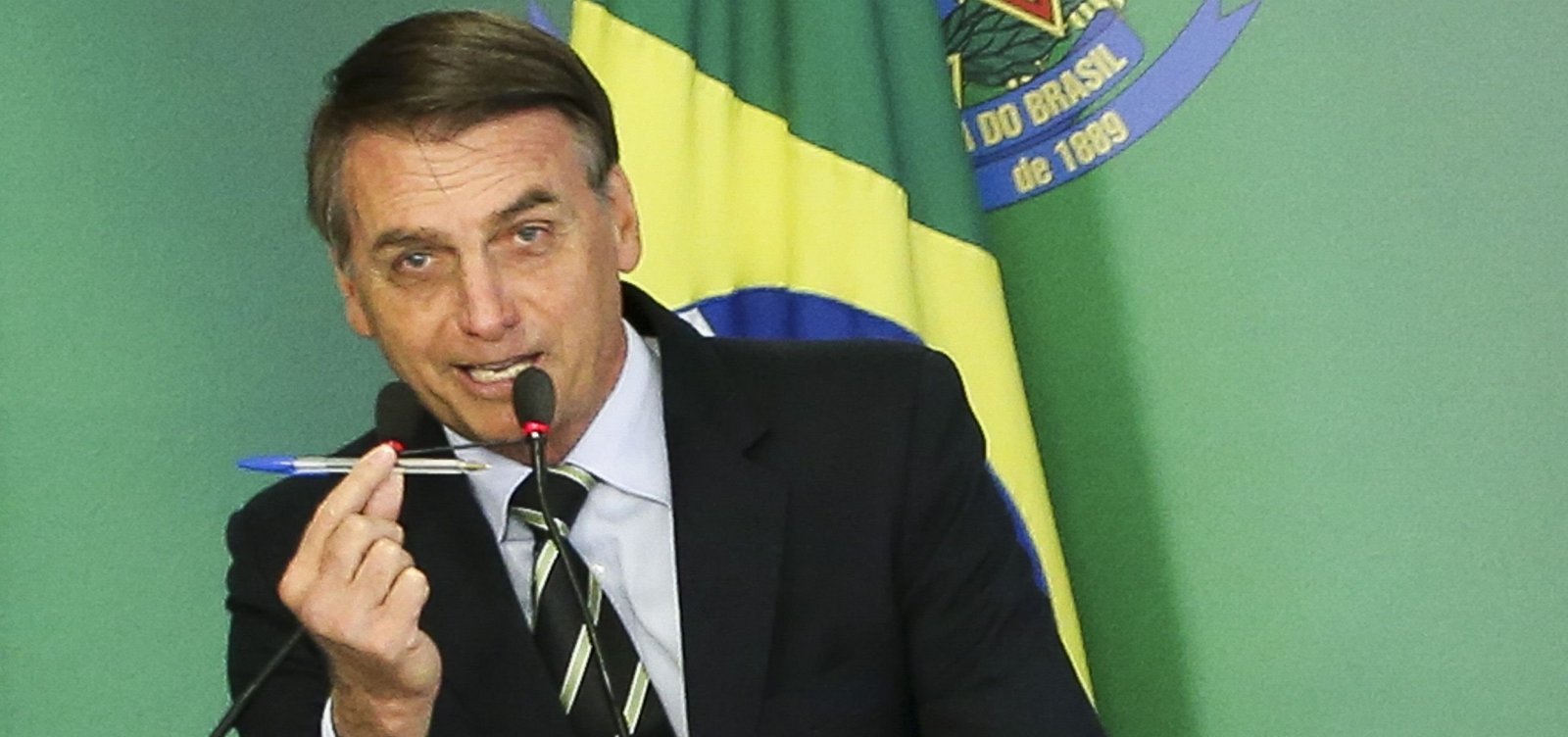 Sem base no Congresso, Bolsonaro edita recorde de decretos desde Collor