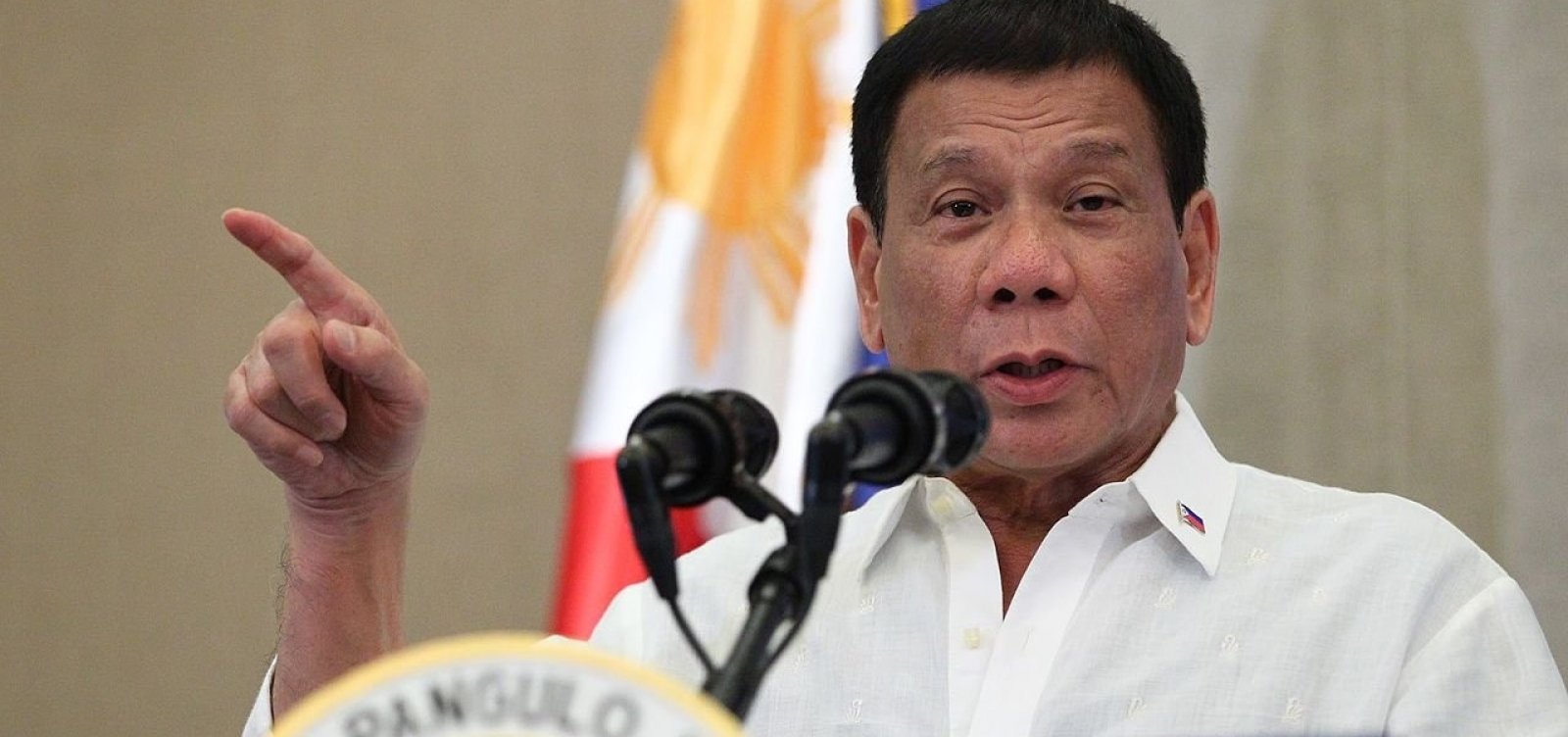 Presidente das Filipinas diz que foi ‘curado’ de ser gay com a ajuda de ‘mulheres bonitas’