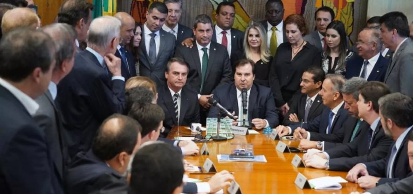 Bolsonaro entrega ao Congresso projeto que altera a CNH