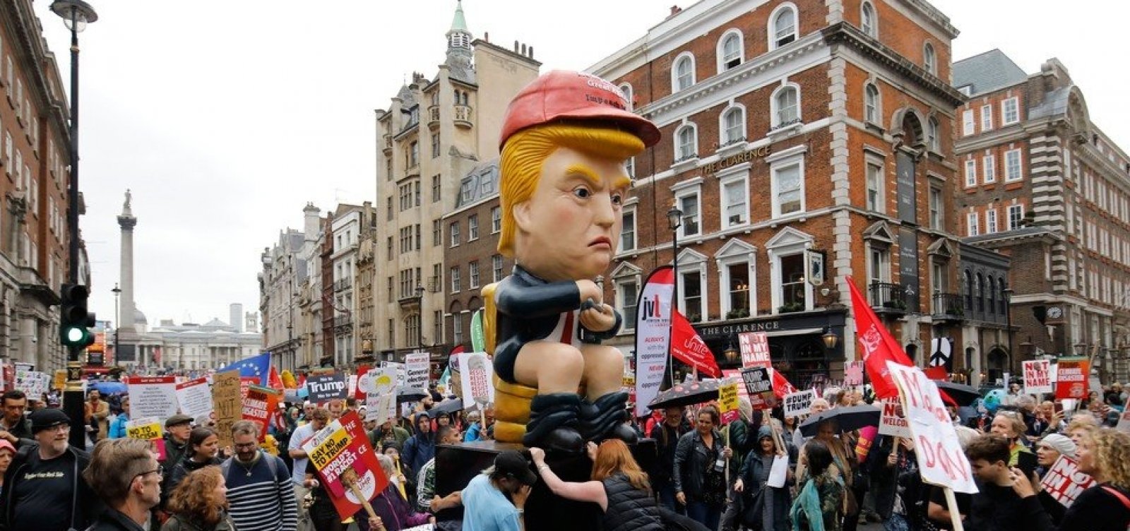 Manifestantes protestam em Londres contra visita de Trump