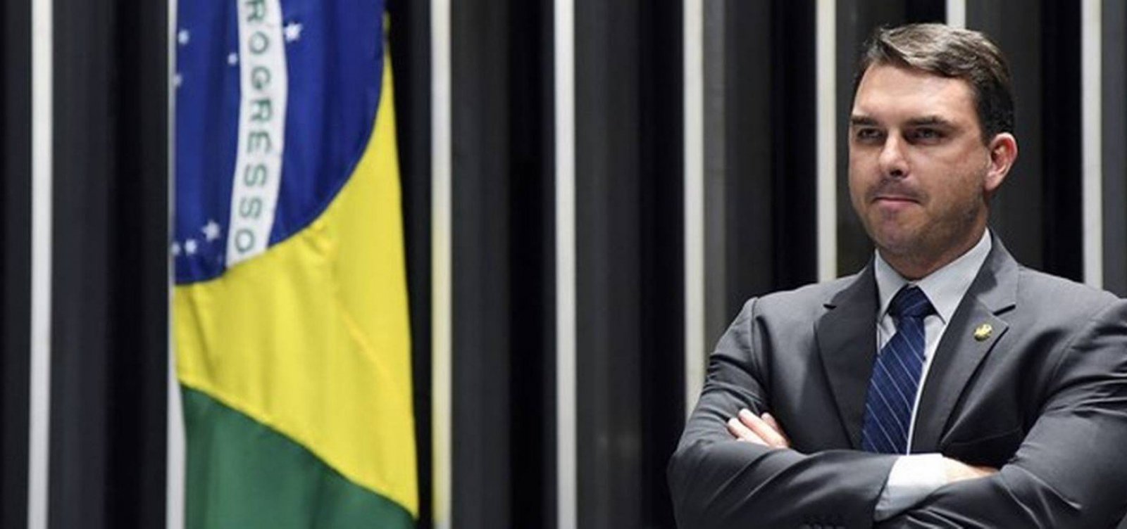 Ex-assessor de Flávio tem salto patrimonial e declara metade em espécie